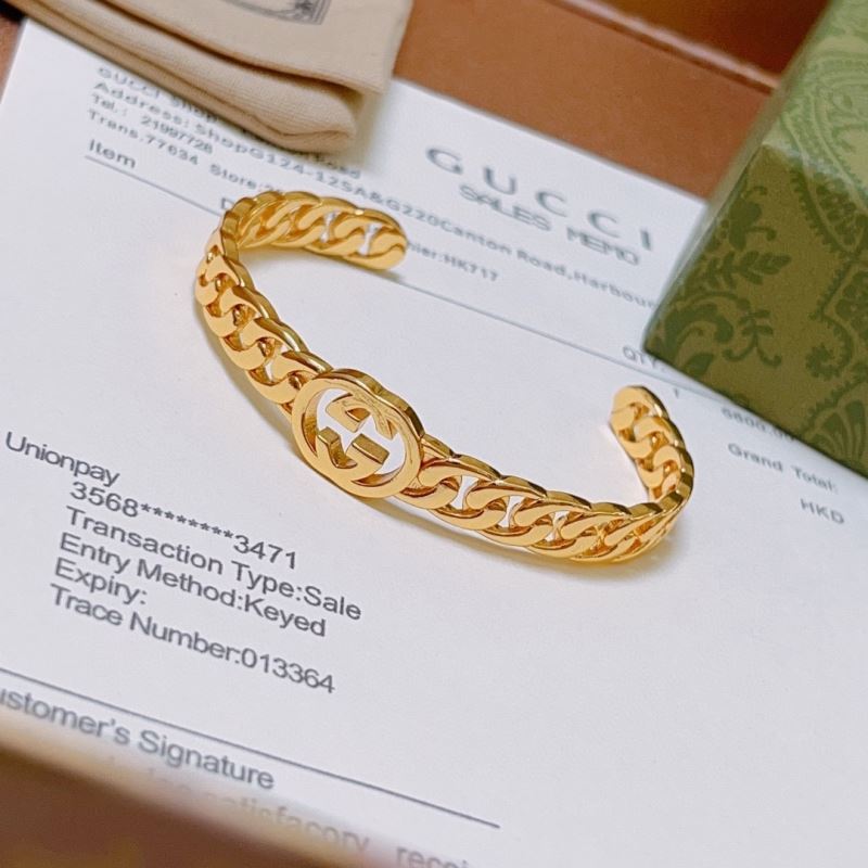 G*u*i bracelets